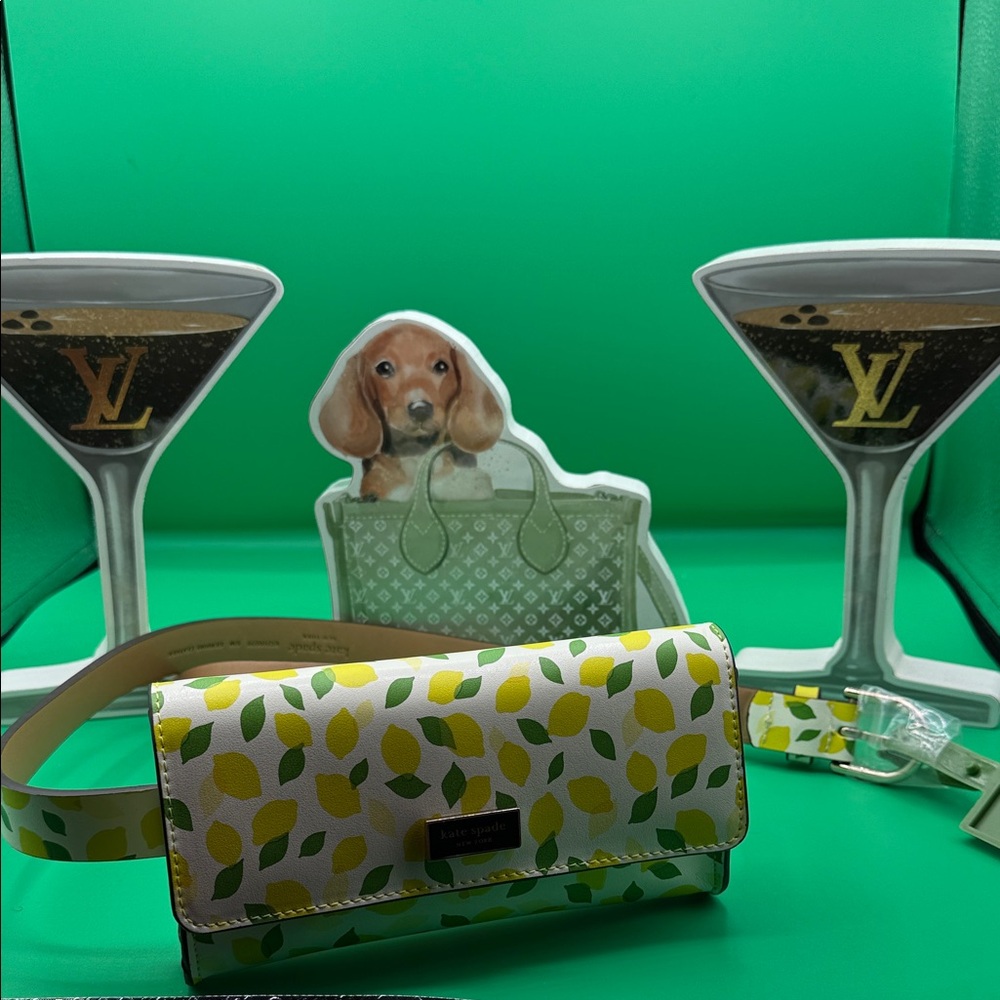 Kate Spade New size small/ med lemons & Leaf Wallet